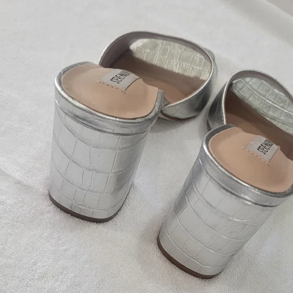 Steve Madden Silver Metallic Mules. Size 8 - Picture 6 of 8